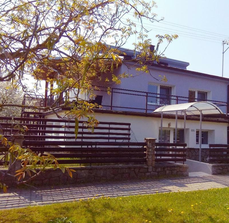 Relax U Lesa Lägenhet Ratiskovice Exteriör bild